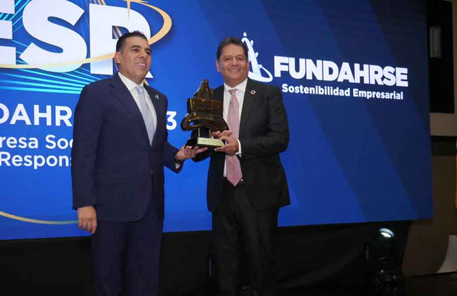 FICOHSA consolida su compromiso social al recibir, por décimo séptimo año consecutivo, el prestigioso Sello de Empresa Socialmente Responsable otorgado por FUNDAHRSE
